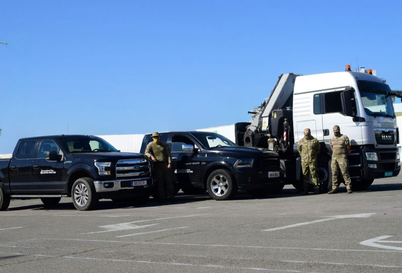 24 автівки для 3 підрозділів на запорізькому напрямку